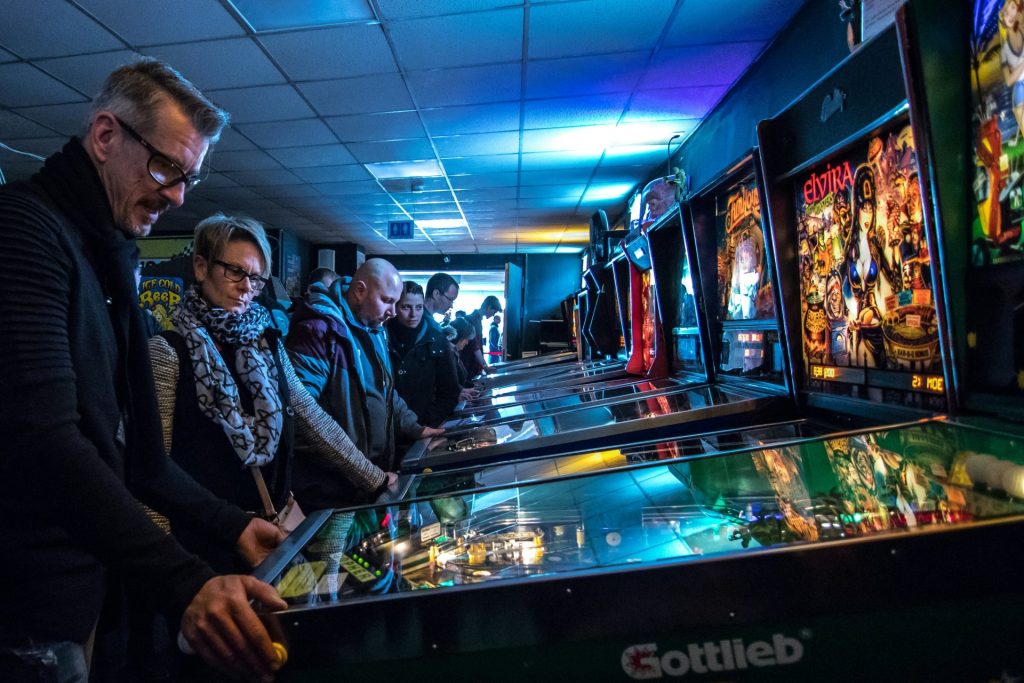 nicos-pixel-palace-people-on-pinball nicos-pixel-palace-people-on-pinball